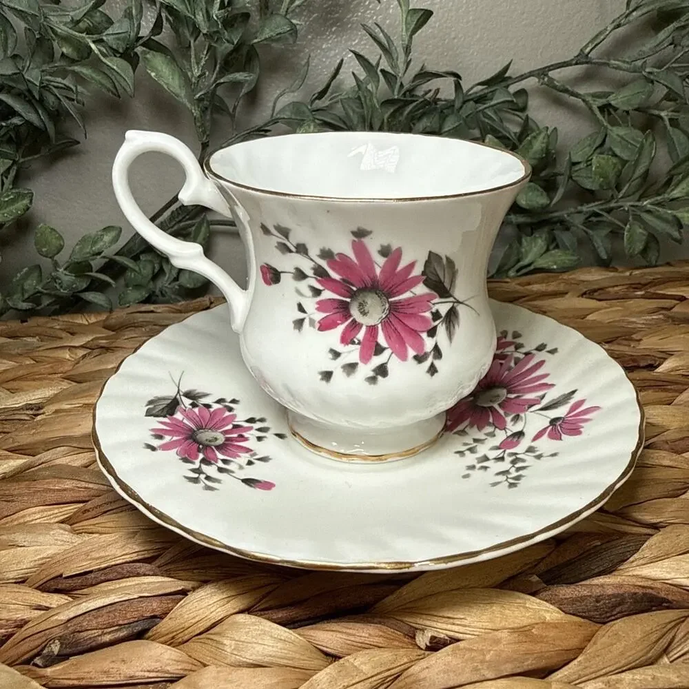 ROYAL Dover Tea Cup & Saucer Floral Pink Daisy Bone China Gold Trim England Vtg